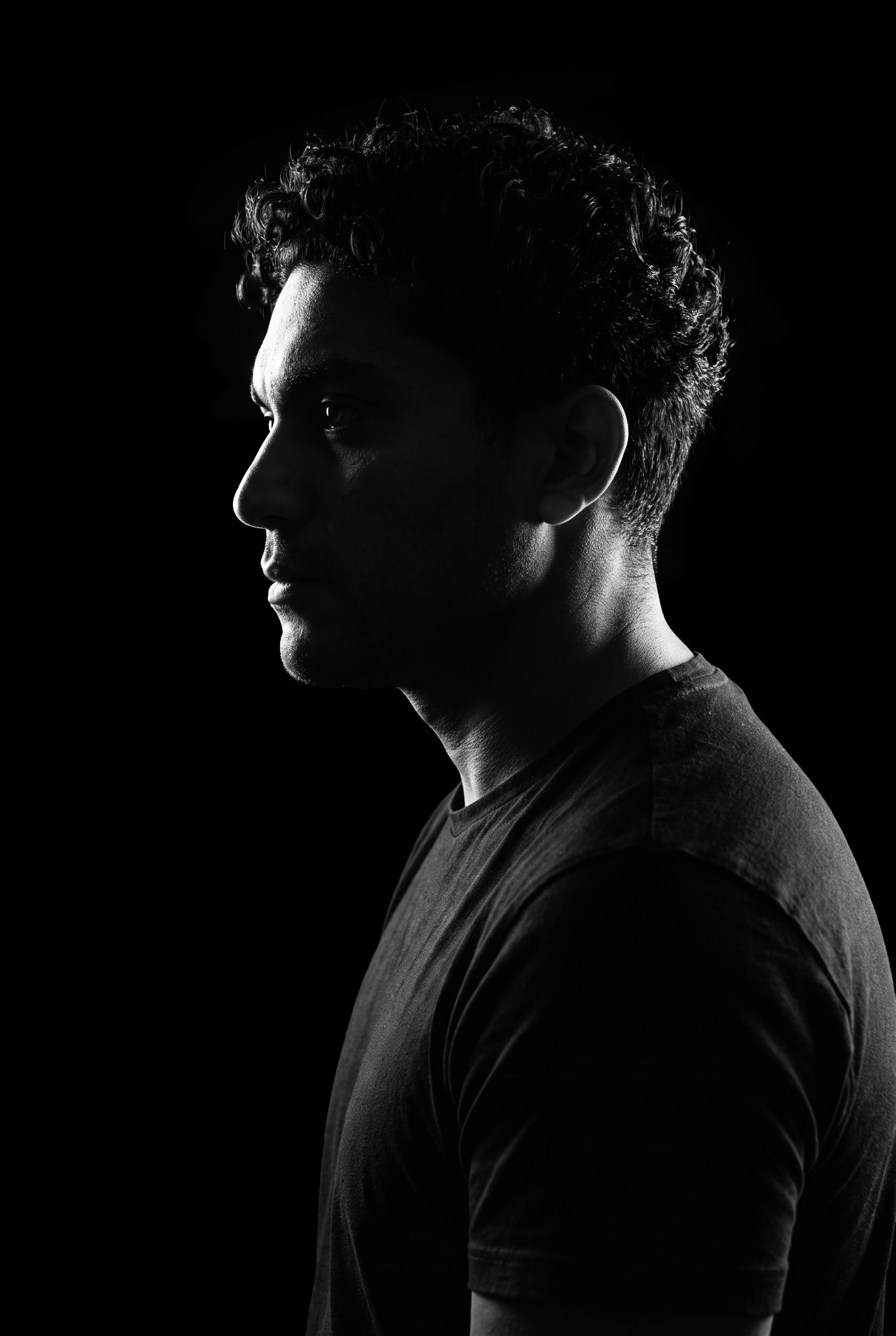 Ishan Qureshi — zwart-witportret